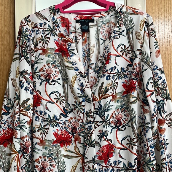 Faith & Zoe 1X floral long sleeve blouse V neck with buttons elastic cuffs - Picture 2 of 10